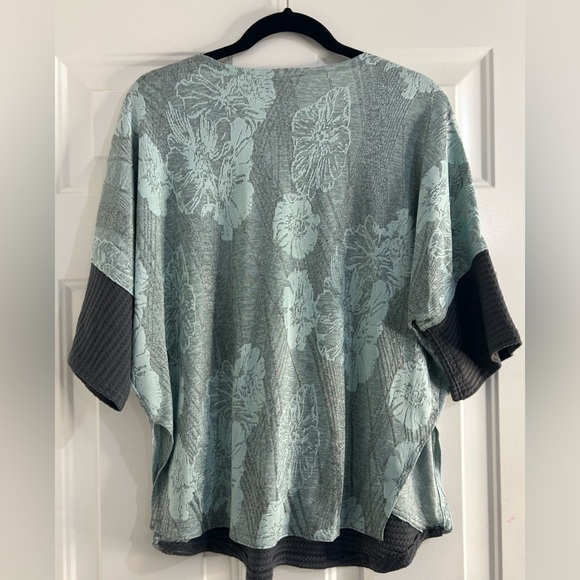 Carolyn’s Artwear Elegant Floral Women's Blouse in Gray and Green Size OS - Picture 4 of 5